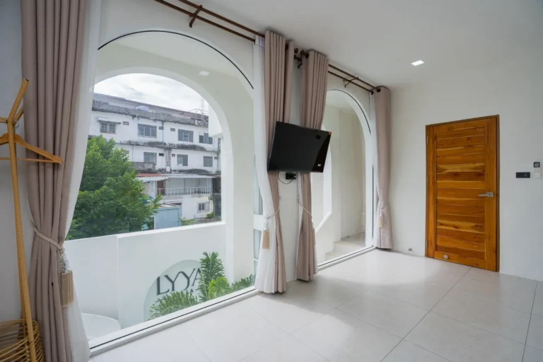 LINE_ALBUM_LYYA VILLA_260803_209