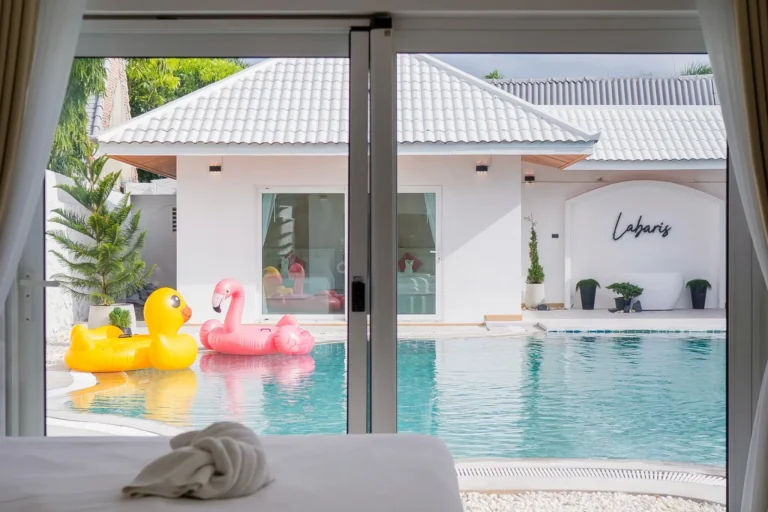 LINE_ALBUM_Labaris poolvilla_260928_177